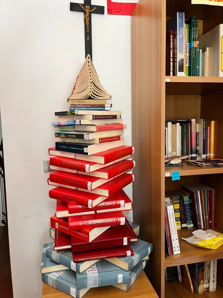 Un pomeriggio di letture natalizie in biblioteca: la scuola incontra il territorio